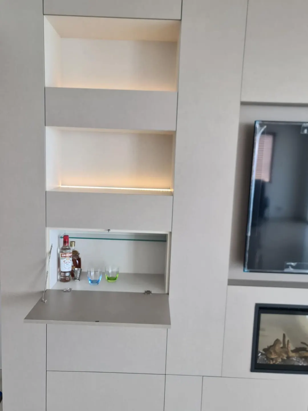 Έπιπλα τηλεόρασης — Άγγελος Αδάμου & Υιοί ΛΤΔ